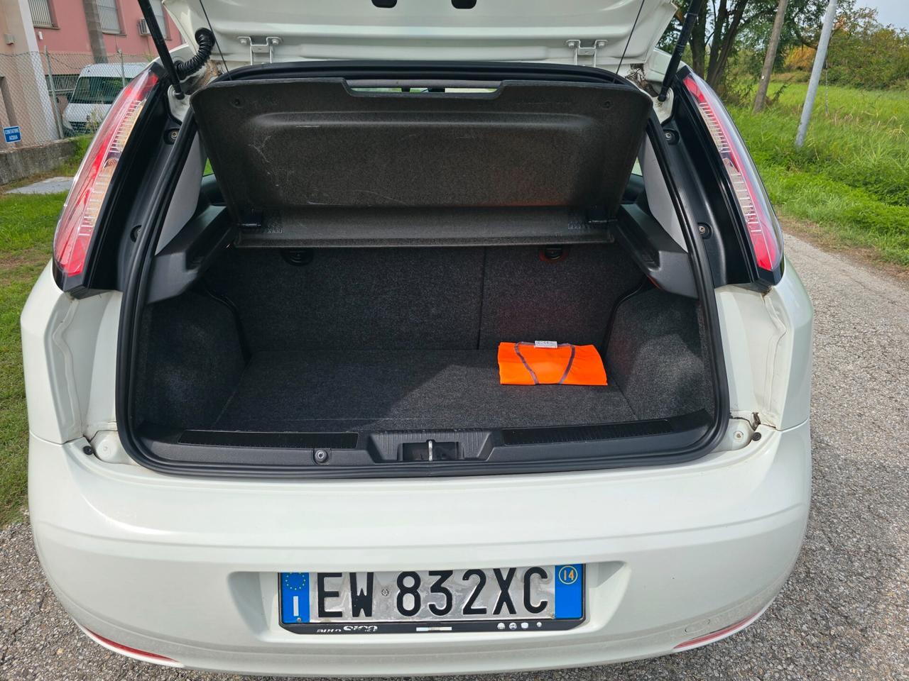 Fiat Punto 1.4 Natural Powver- Con GARANZIA - NEOPATENTATI