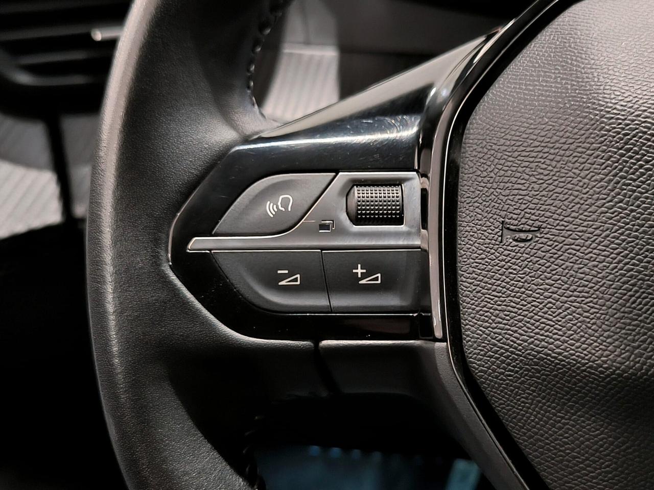 Peugeot 2008 PureTech 130 S&S EAT8 Allure