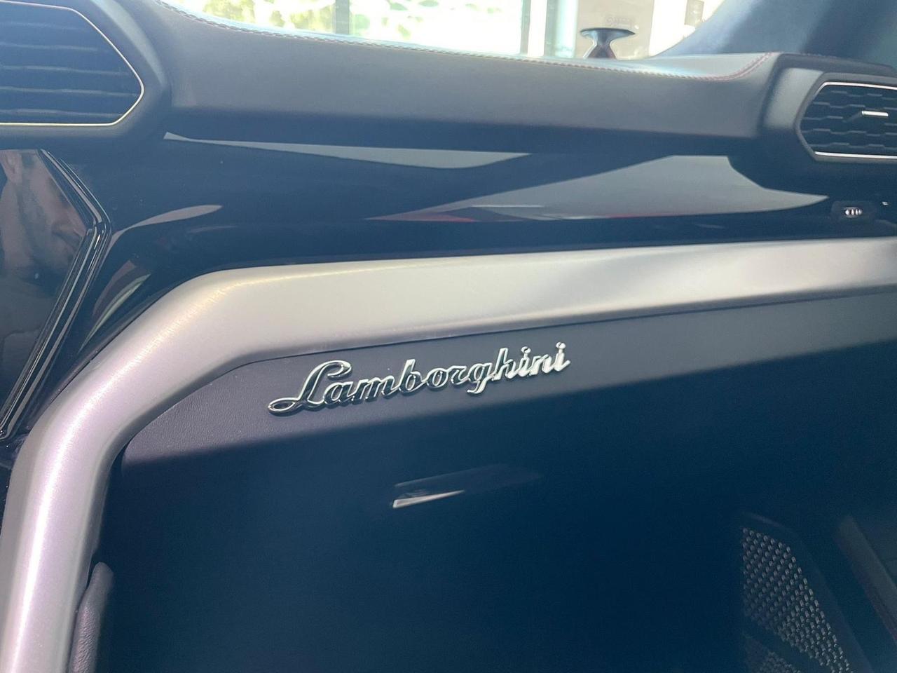 Lamborghini Urus 4.0 accetto permute e finanziamenti iva compresa