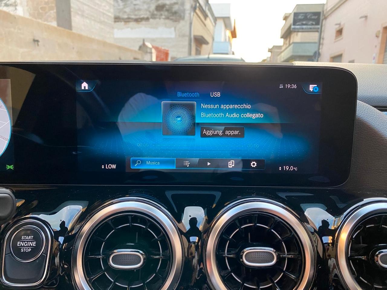 MERCEDES GLA 250DE EQ-POWER PREMIUM 1.3 160CV TETTO NAVI CAM ANNO 2021