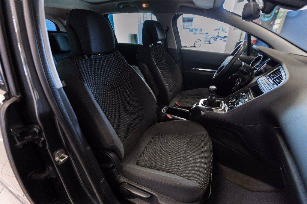 PEUGEOT 5008 1.6 bluehdi Active s&s 120cv 7p.ti del 2016
