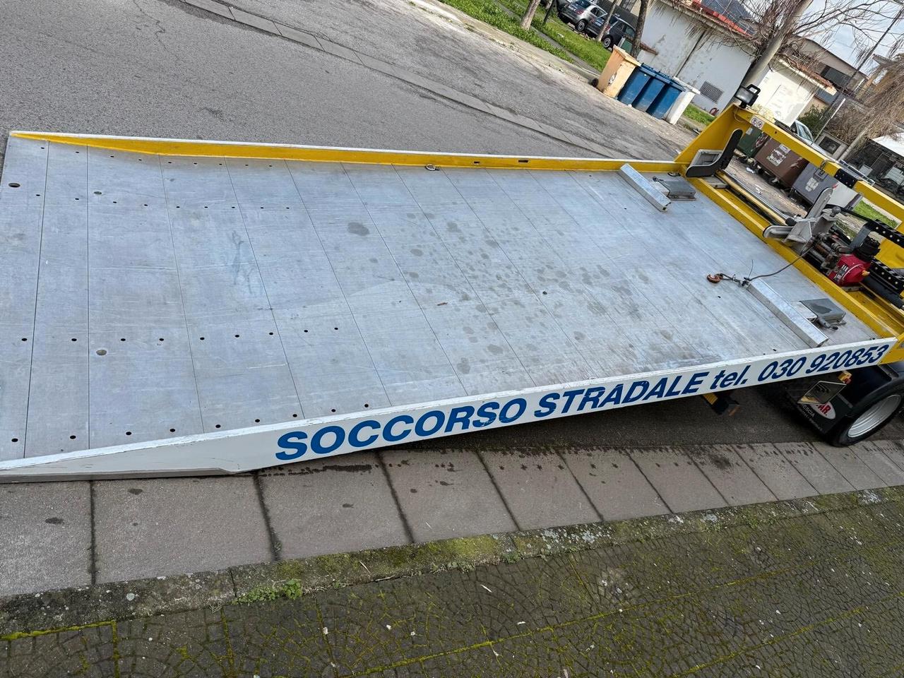 Iveco DAILY CARROATTREZZI SCARRABILE COMEAR