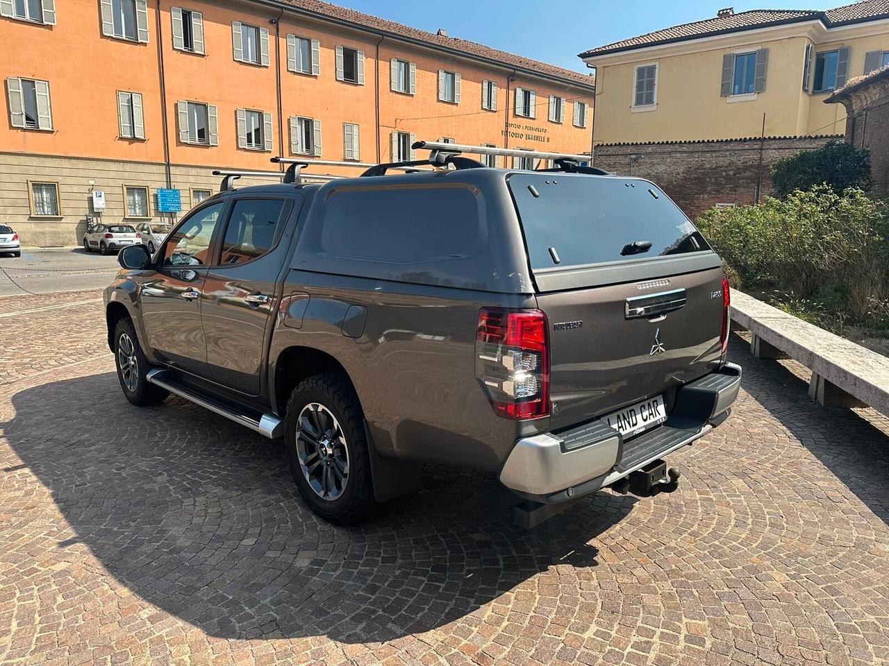 Mitsubishi L200 2.3 D Double Cab 4x4 Intense aut. HARD TOP