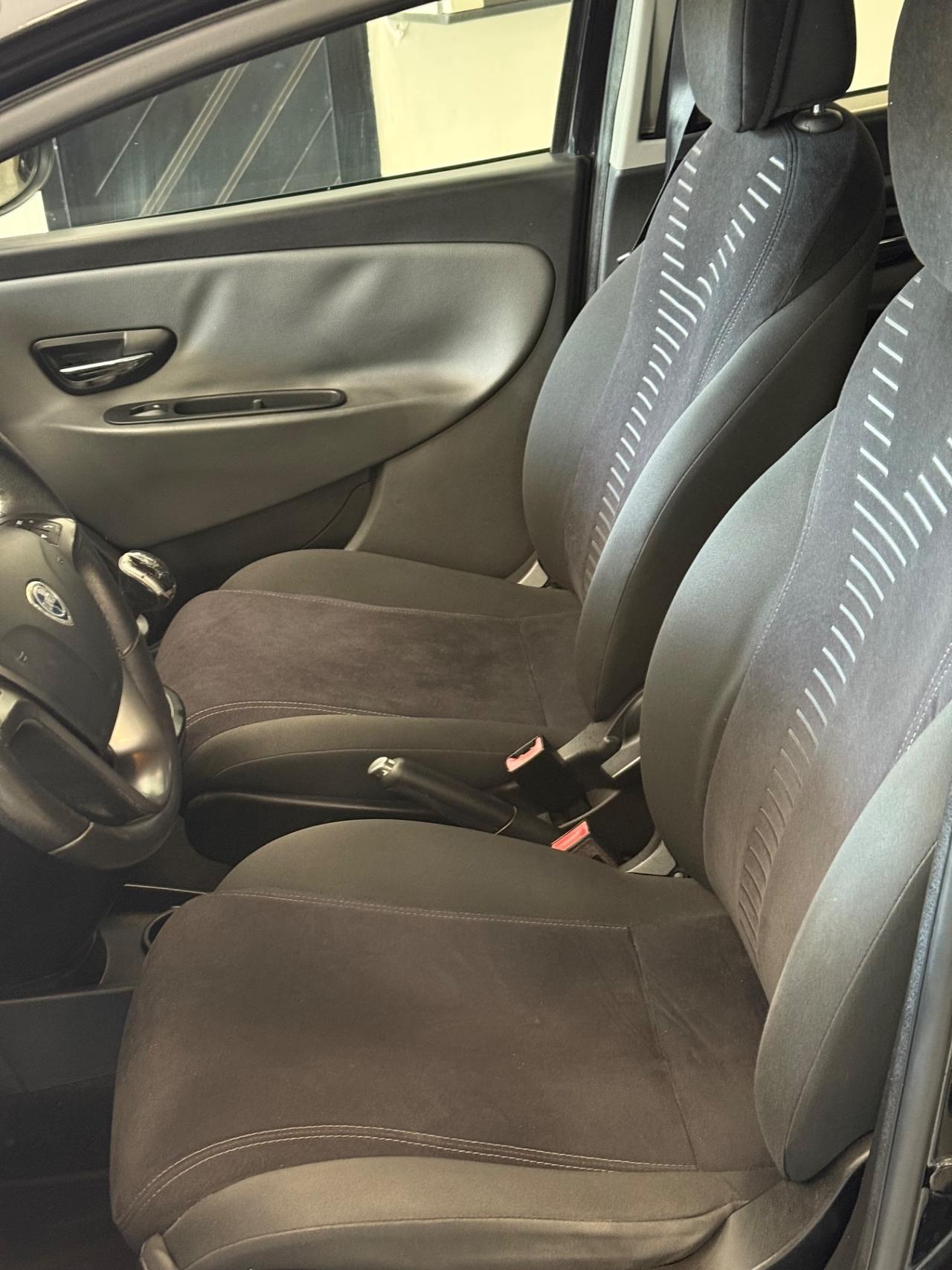Lancia Ypsilon 0.9 TwinAir 85 CV 5 porte S&S Gold