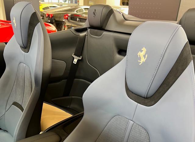 FERRARI Roma Spider / Pelle Carta da zucchero / UNICA