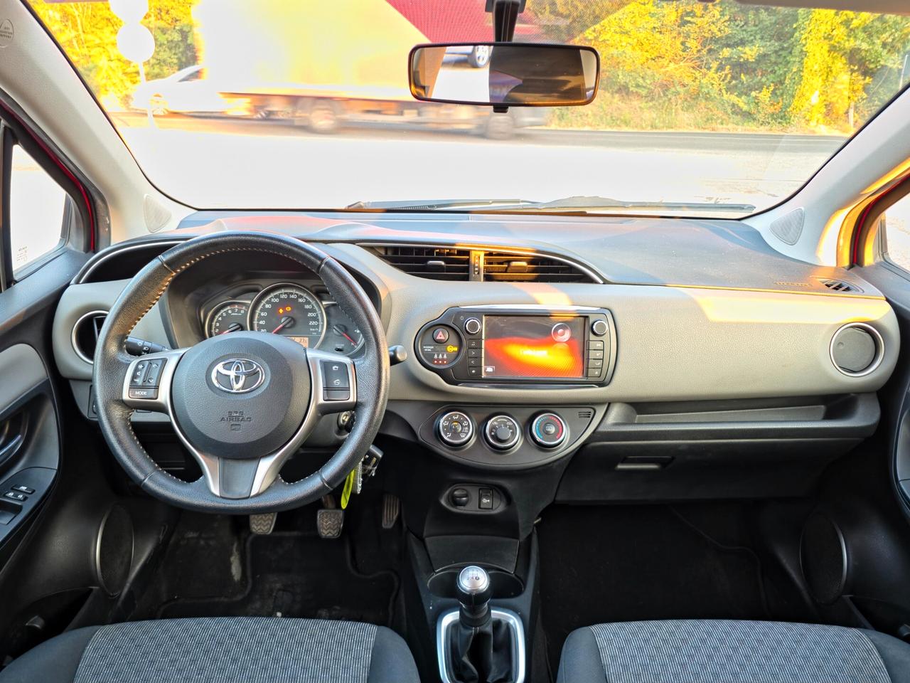 Toyota Yaris 1.0 5 porte Lounge CV-69 E6 Manuale NEO 2015