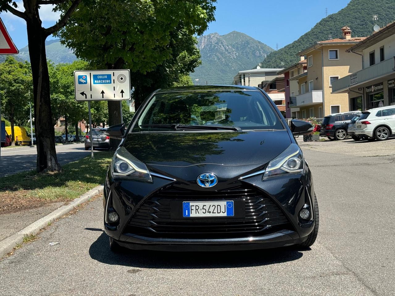 Toyota Yaris 1.5 Hybrid 5 porte - NEOPATENTATI - CAMBIO AUTOMATICO - TELECAMERA PER PARCHEGGIO ASSISTITO