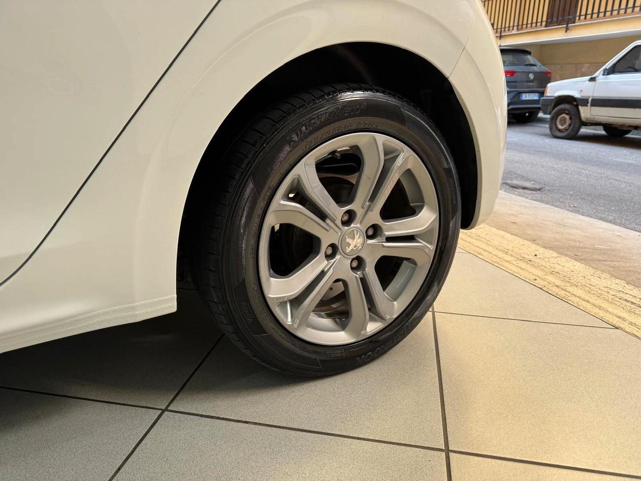 Peugeot 208 1.4 Diesel 68 CV 2014