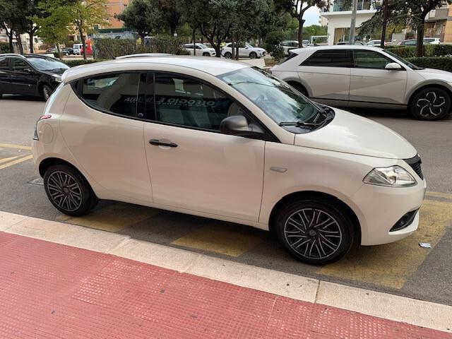 Lancia Ypsilon 1.2 69 CV 5 porte GPL Ecochic Elefantino Blu