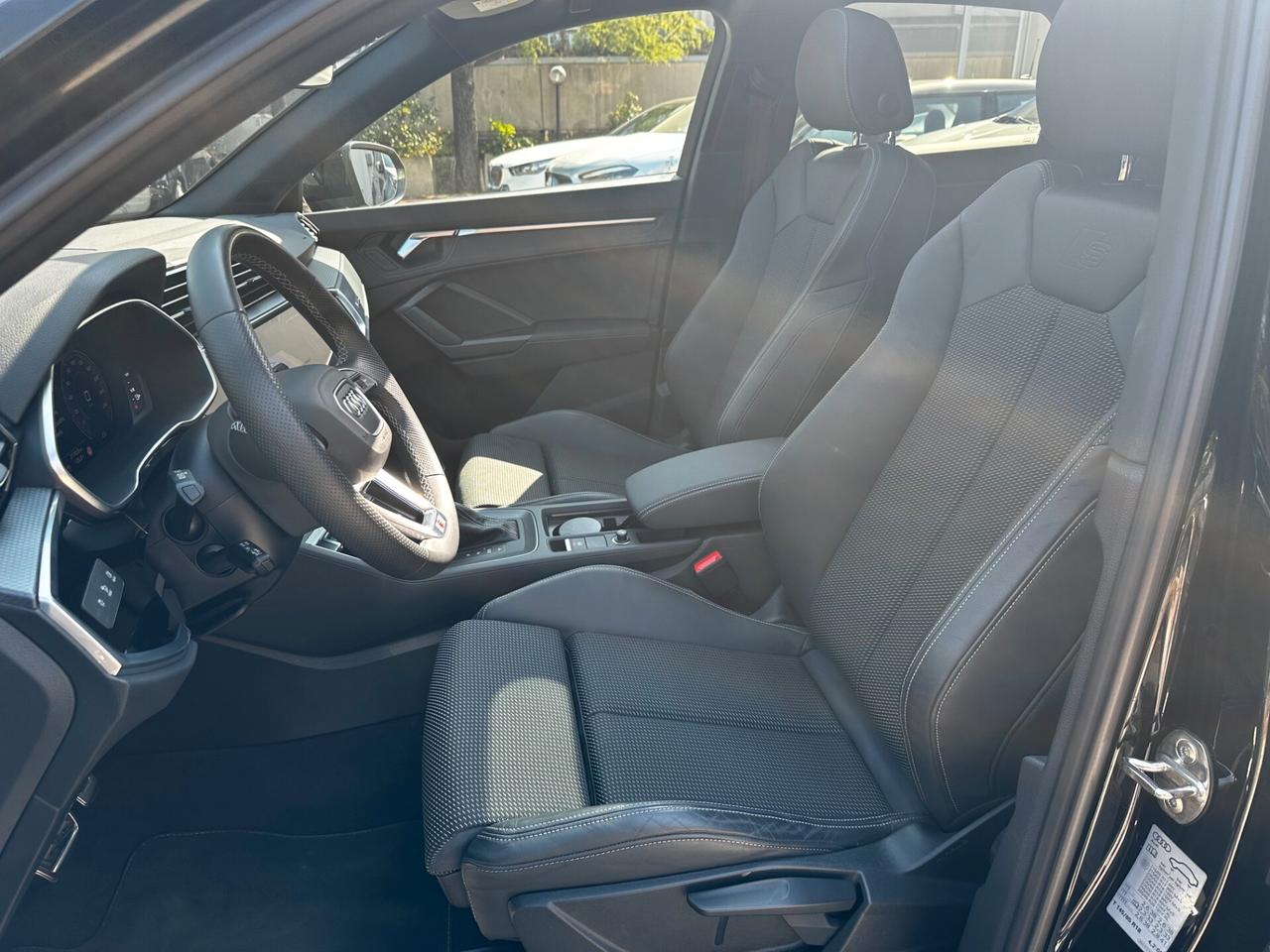 Audi Q3 SPORTBACK 35 TDI QUATTRO S LINE / PANORAMA / R20 / MATRIX