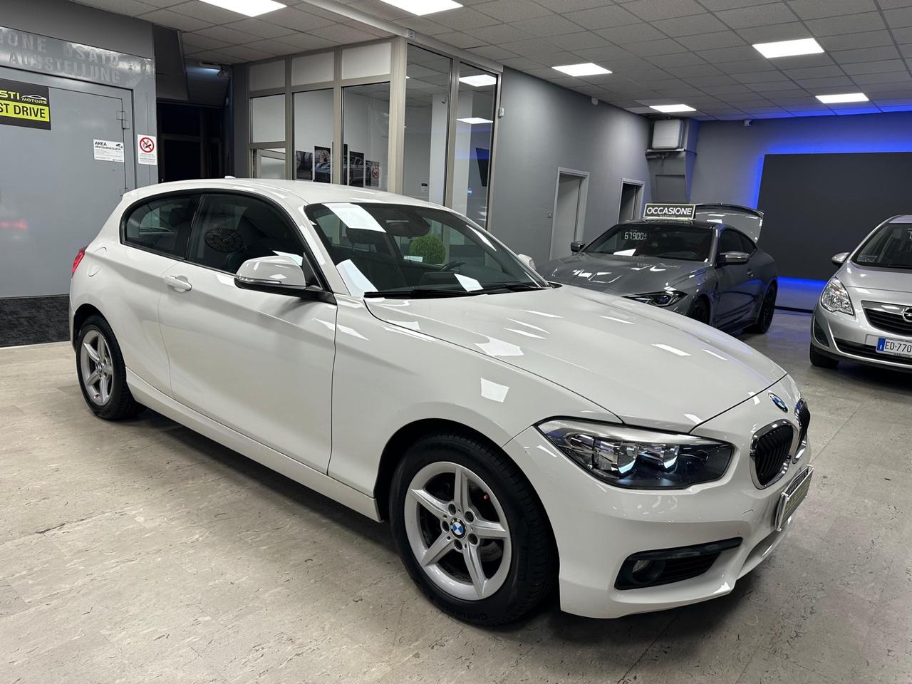 Bmw 116 116i 5p. Urban