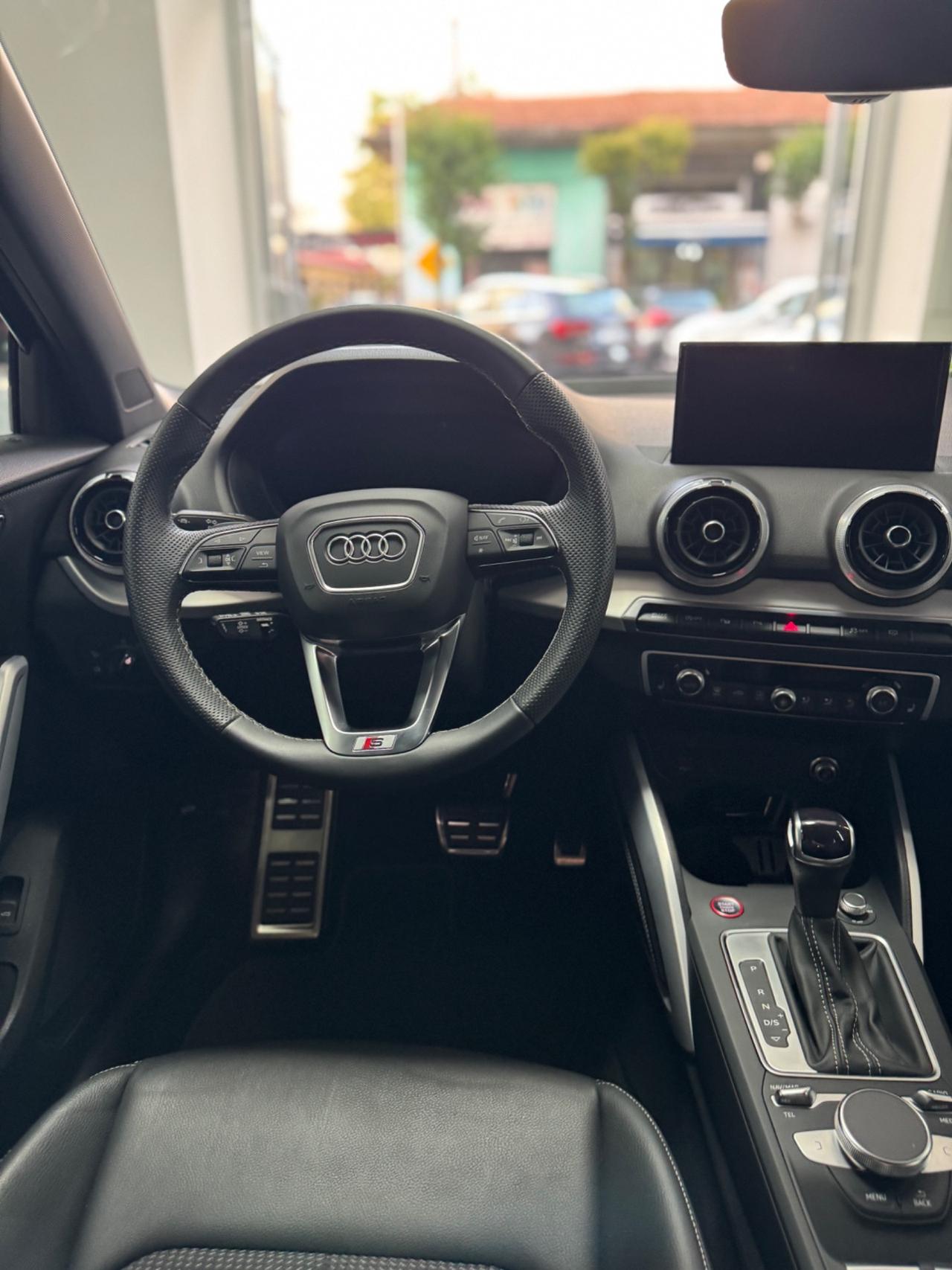 Audi Q2 SQ2 TFSI quattro S tronic sport attitude