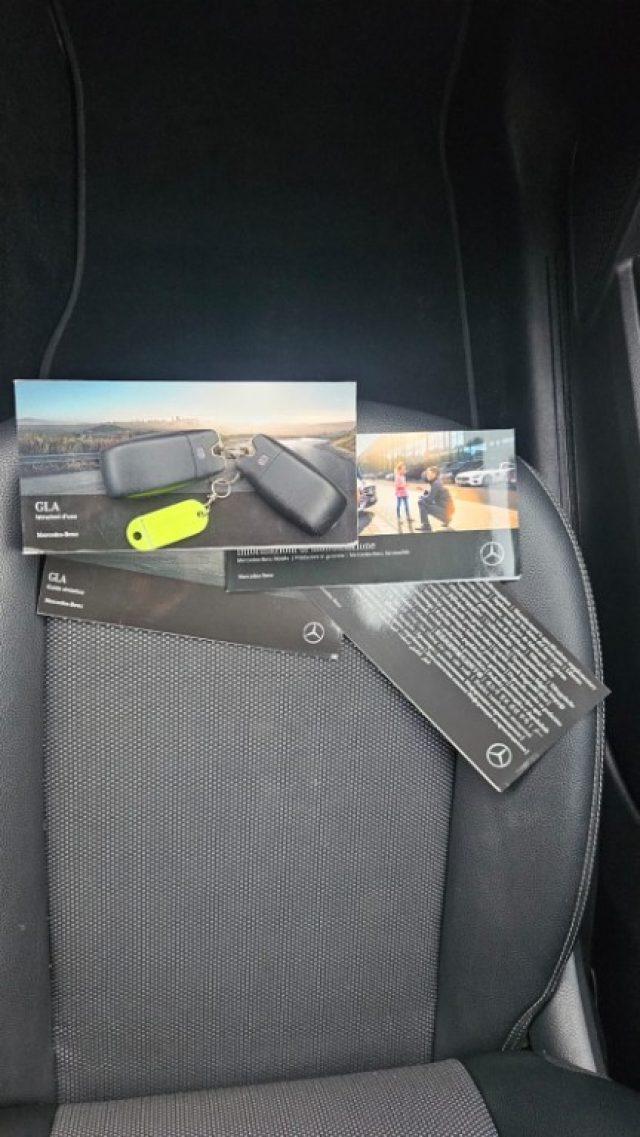 MERCEDES-BENZ GLA 200 d Automatic Premium