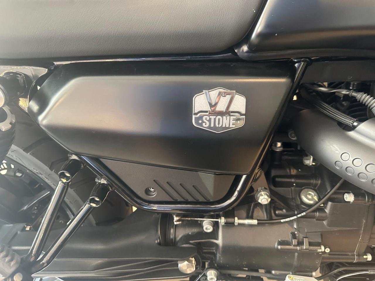 MOTO GUZZI V7 IV 2022