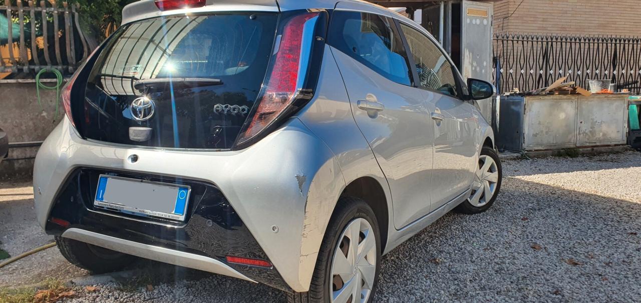 Toyota Aygo 1.0 VVT-i 69 CV 5 porte x-play
