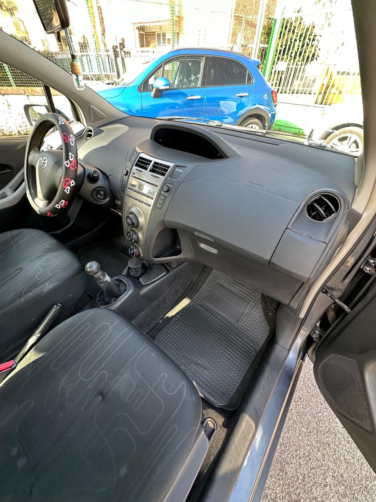 Toyota Yaris 1.0 5 porte Luxury pack