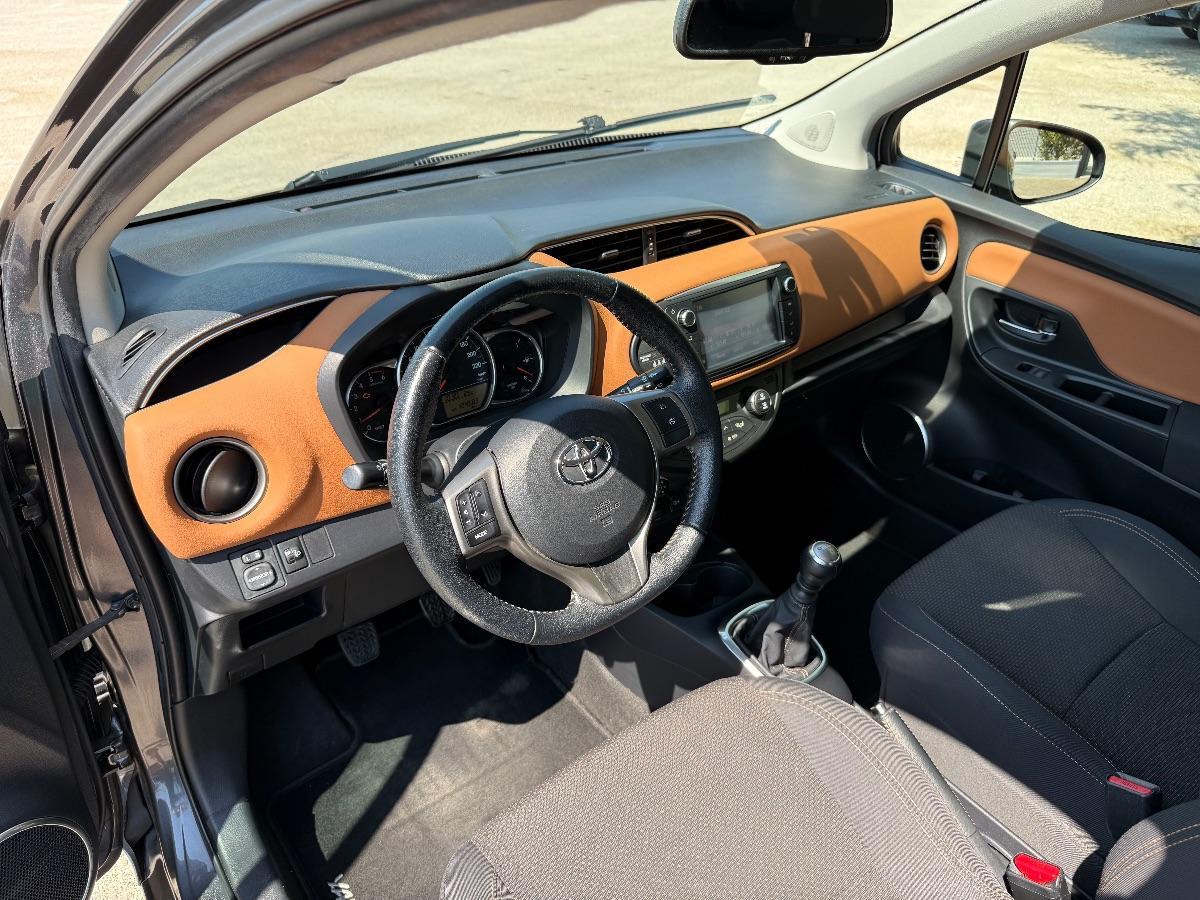 TOYOTA - Yaris - 1.4 D-4D 5p. Lounge MY 16 ; Adatta ai Neopatentati