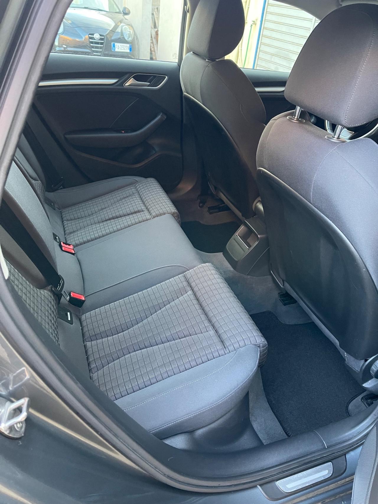 Audi A3 SPB 1.6 TDI 105 CV CR Ambition