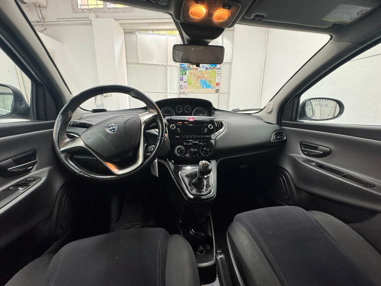 Lancia Ypsilon 1.2 69 CV 5 porte Platinum