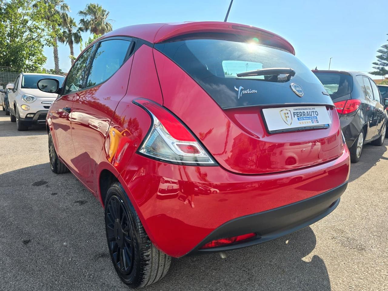 Lancia Ypsilon 1.0 FireFly 5 porte S&S Hybrid Ecochic