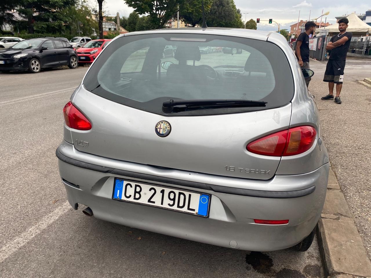 Alfa Romeo 147 1.6i 16V Twin Spark cat 3p. Distinctive