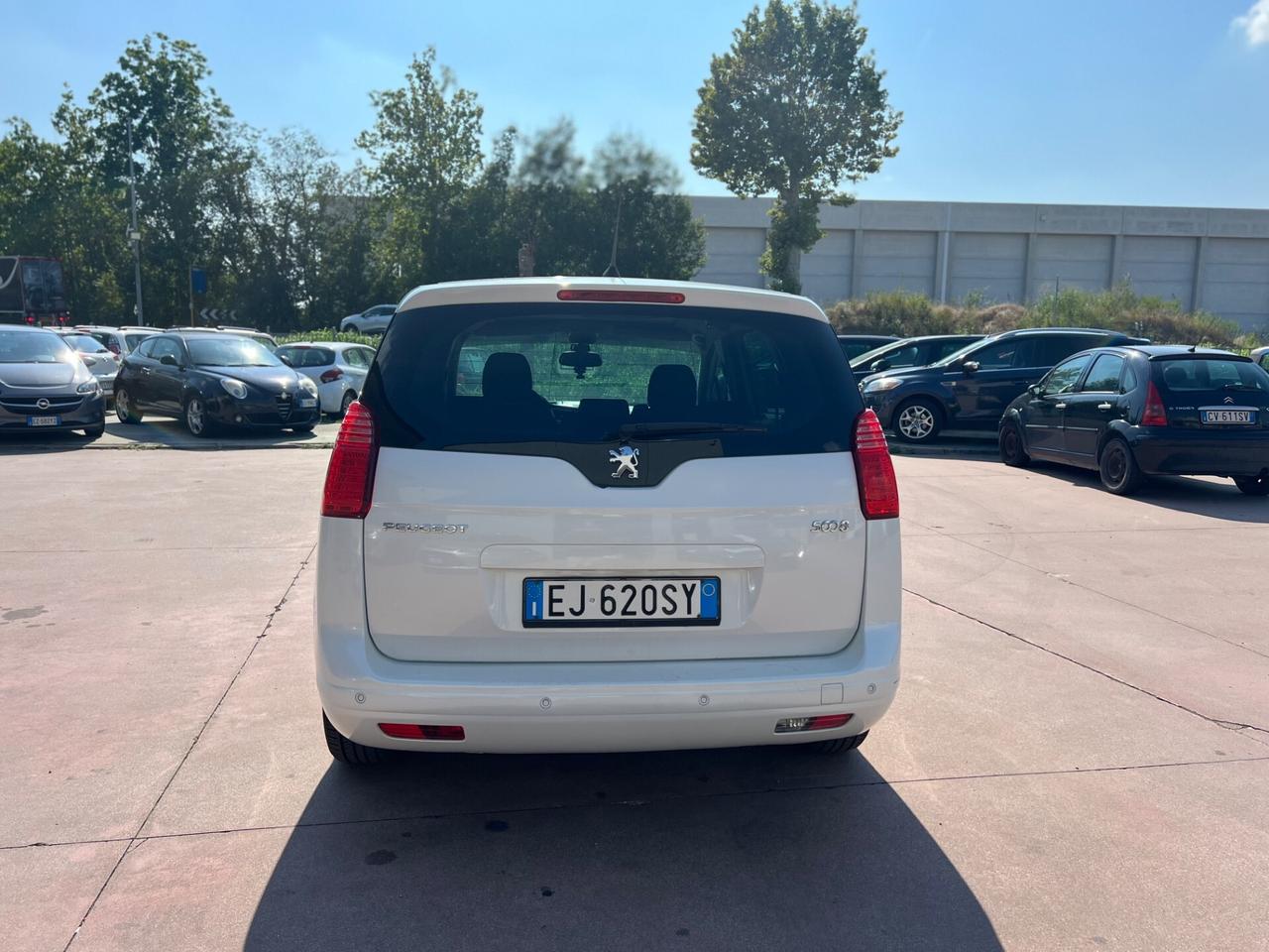 Peugeot 5008 1.6 e-HDi 112CV Stop&Start cambio robotizzato Active