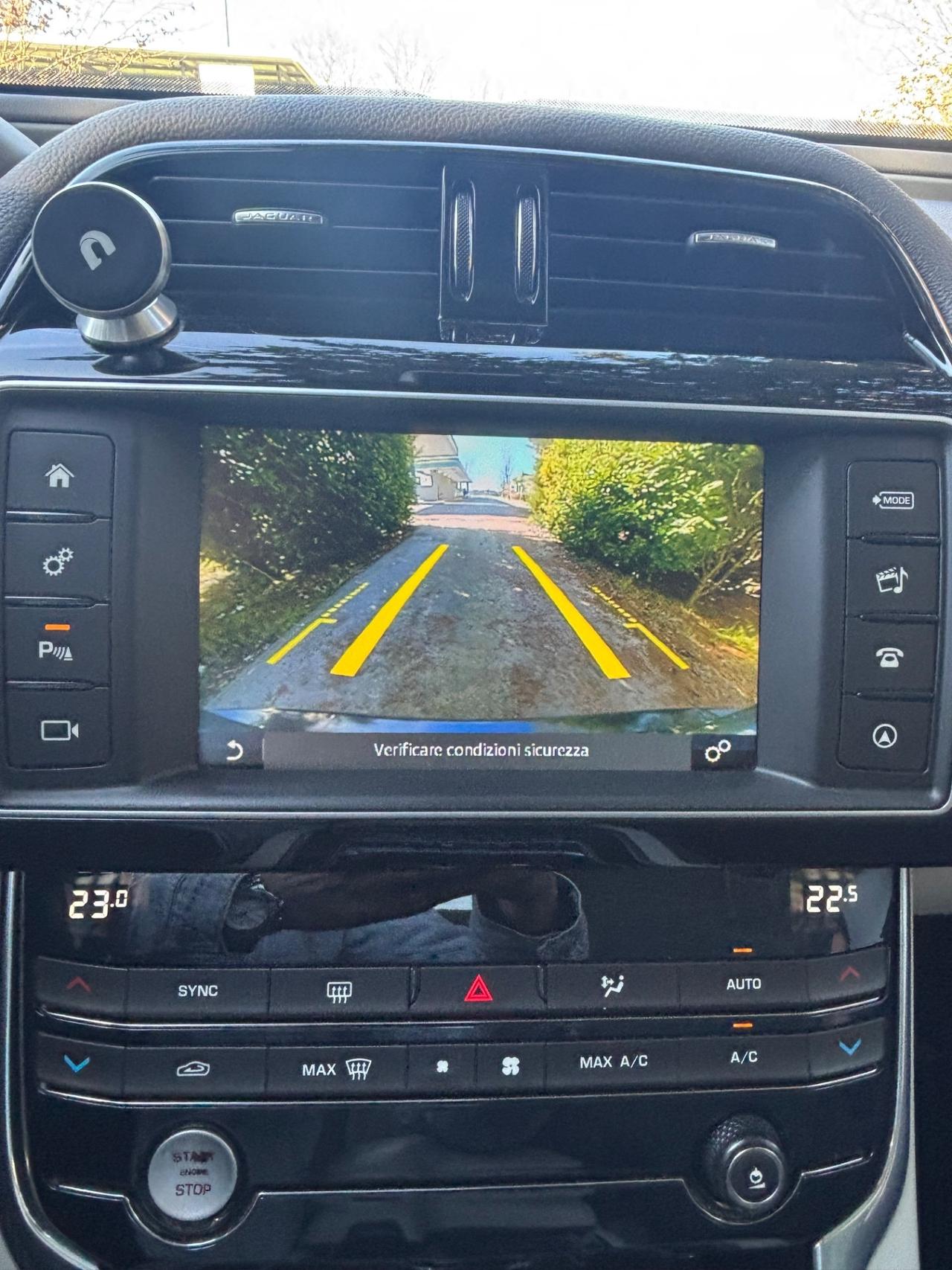 Jaguar XE 2.0 D Turbo R-Sport