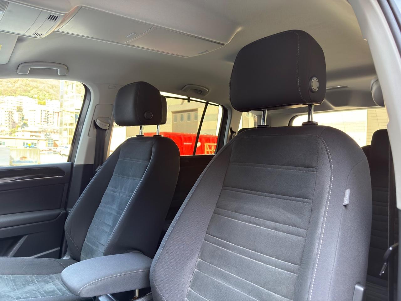 VOLKSWAGEN TOURAN 2.0 TDI 150cv DSG UN PROPRIETARIO