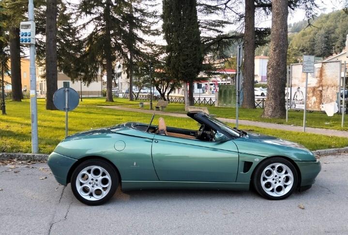 Alfa Romeo Spider V6 turbo