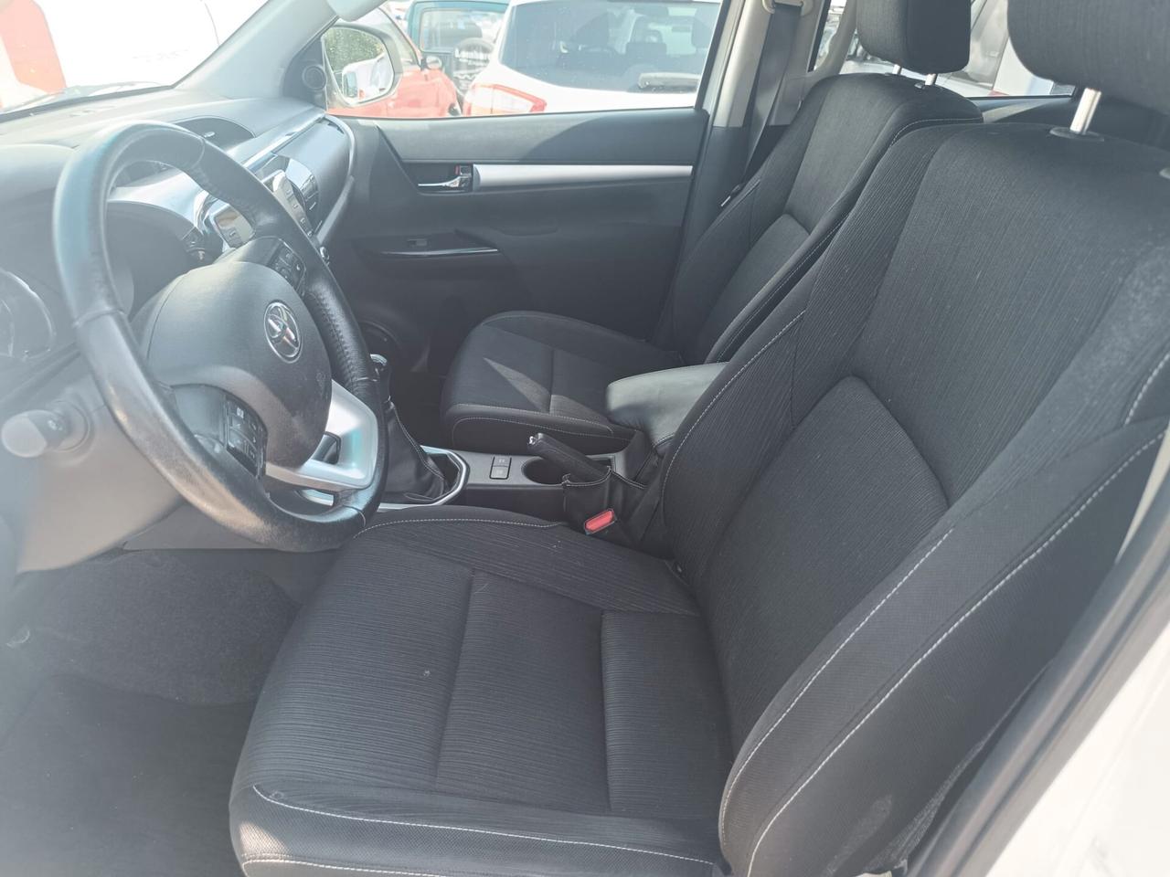 Toyota Hilux 2.4 D-4D 4WD 4 porte Double Cab Executive