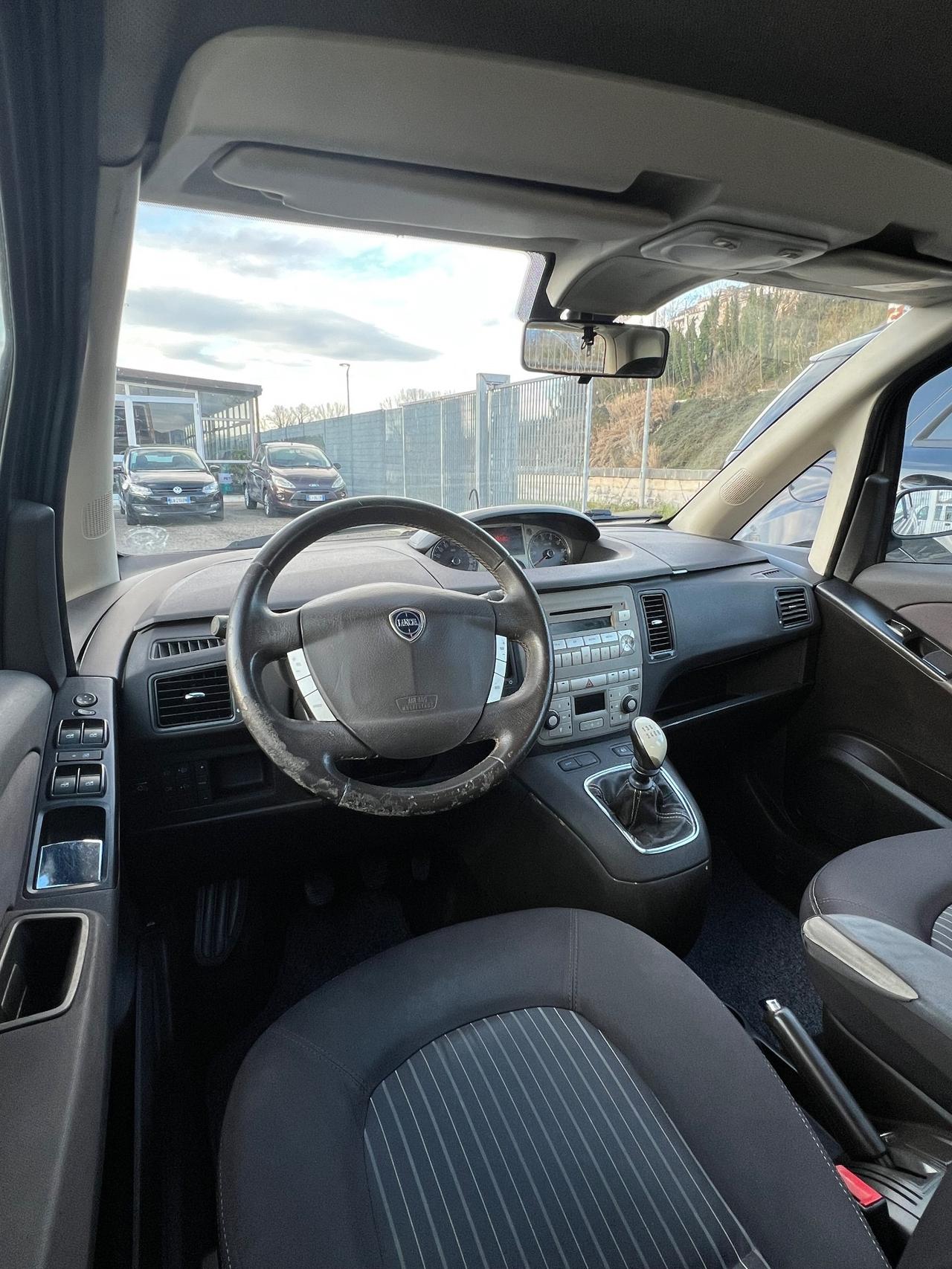 Lancia MUSA 1.4 16V Poltrona Frau