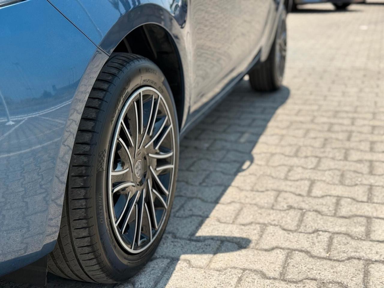 Ypsilon 1.0 5 porte S&S Hybrid Gold Blu Eleganza