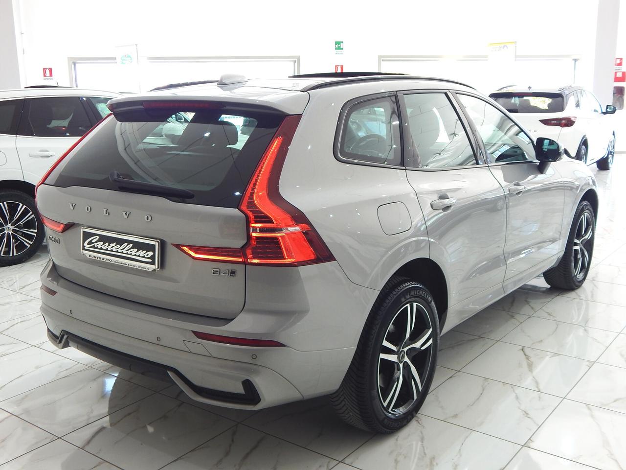 Volvo XC60 2.0 b4 R-Design AWD Aut. TETTO-NAVI-PELLE-PARK-LED