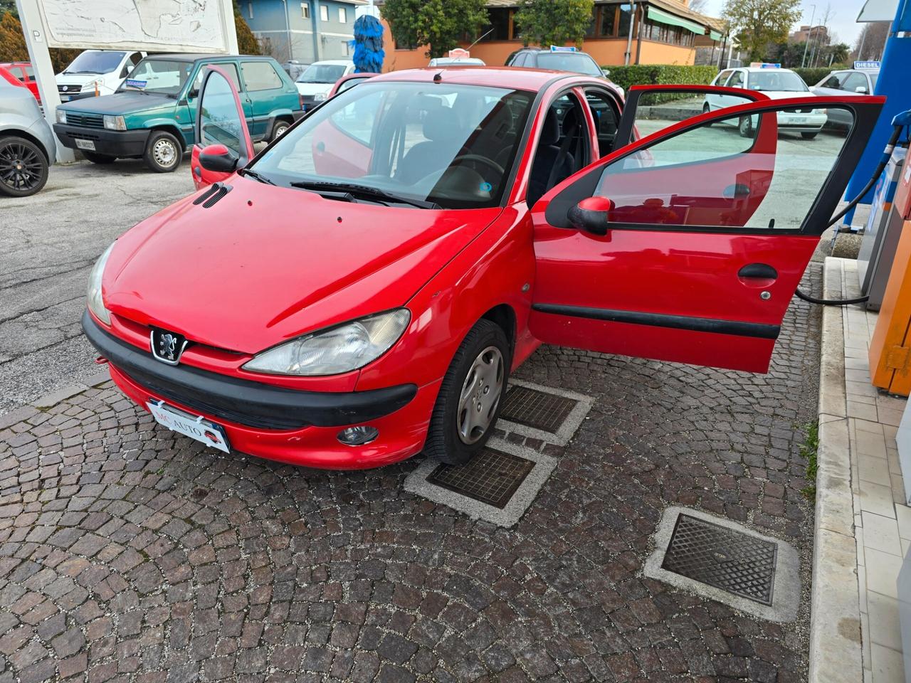 Peugeot 206 1.1 5p. con 210.000km NEOPATENTATI ok