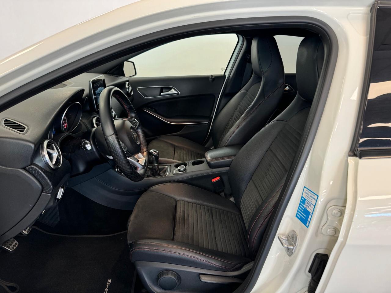 Mercedes-benz A 180 d Premium AMG PACK NIGHT PERFETTA