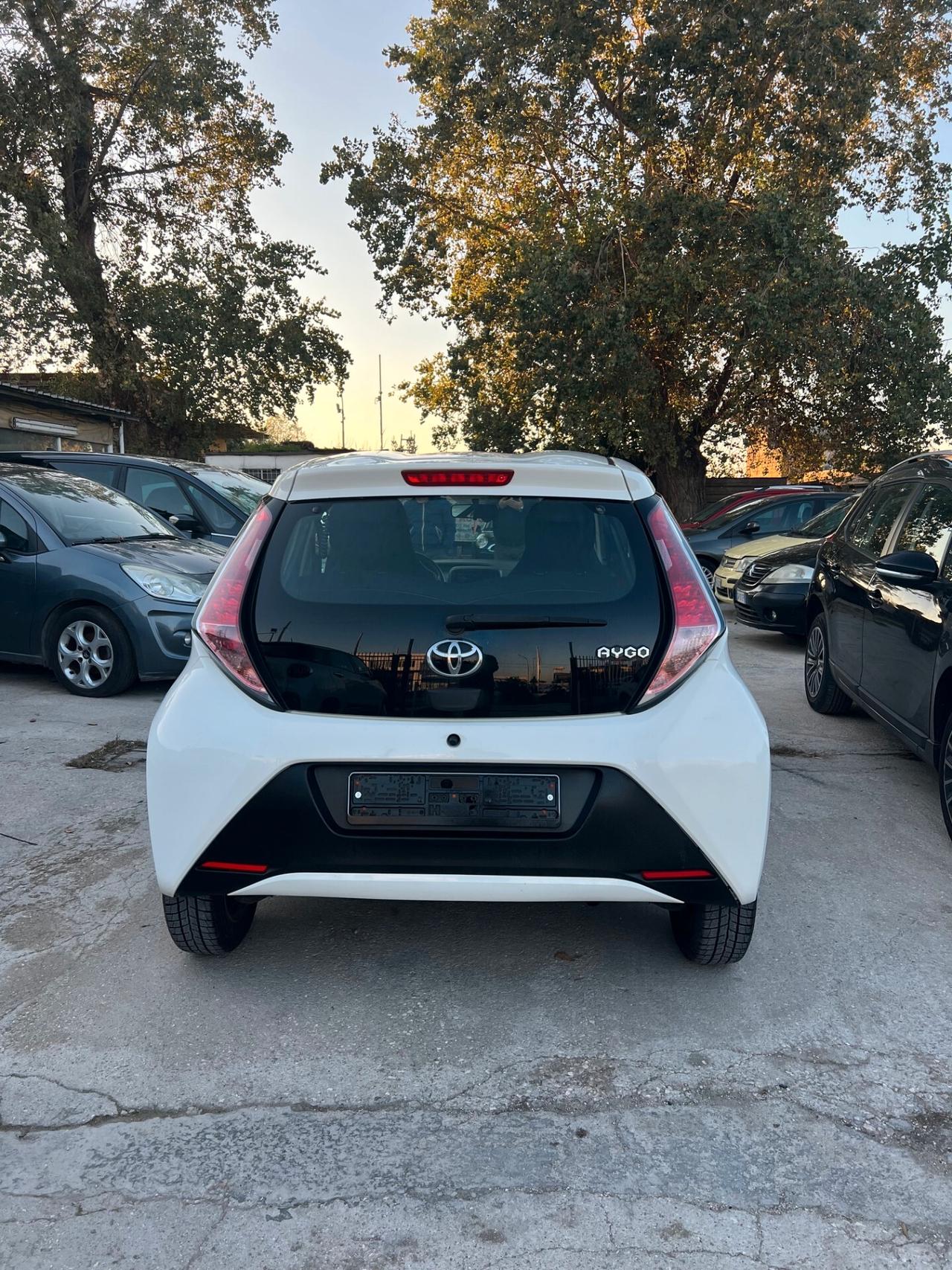 Toyota Aygo 1.0 VVT-i 69 CV 5 porte x-play TSS