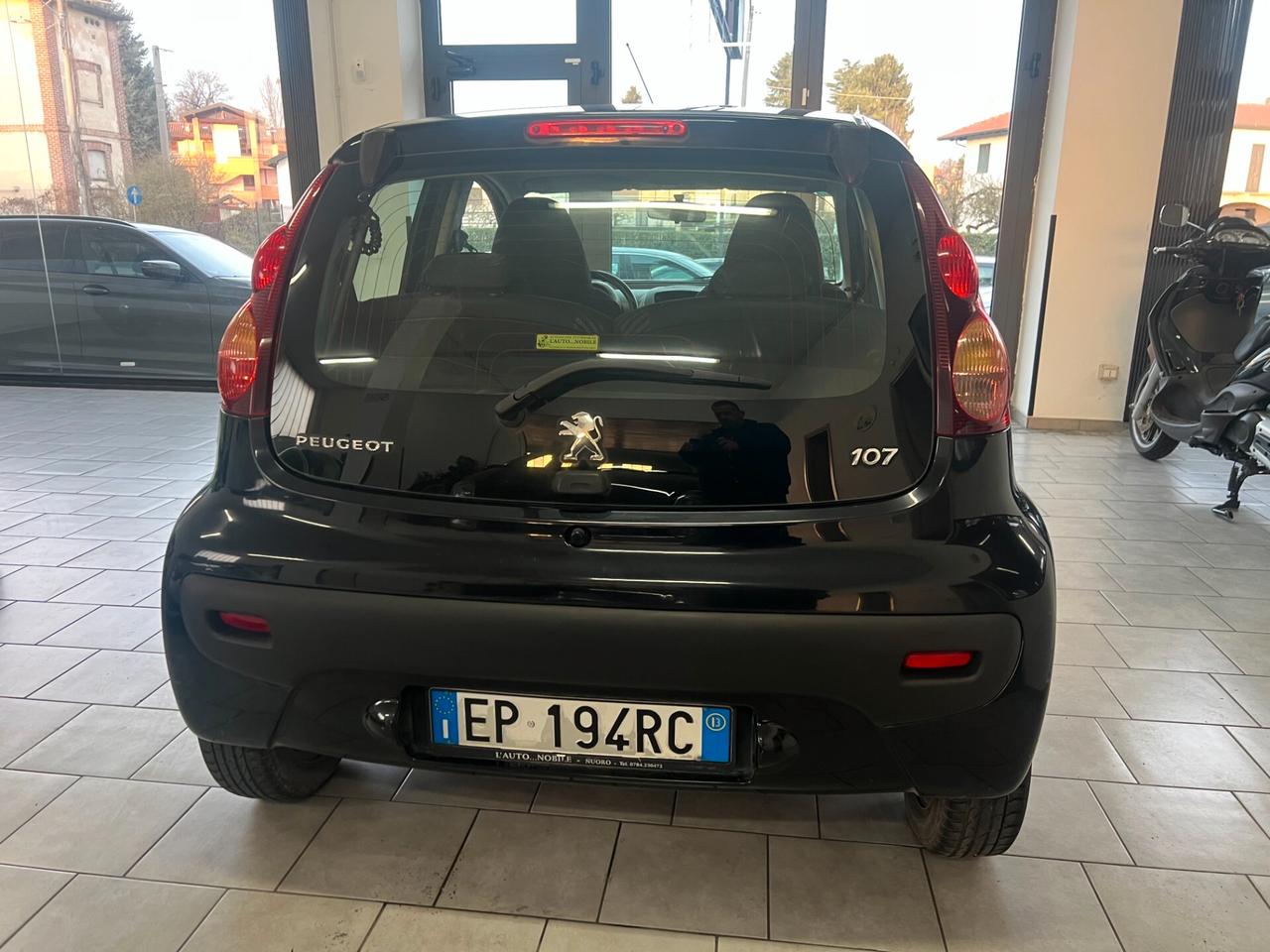 Peugeot 107 1.0 68CV 5p. Active 100000KM