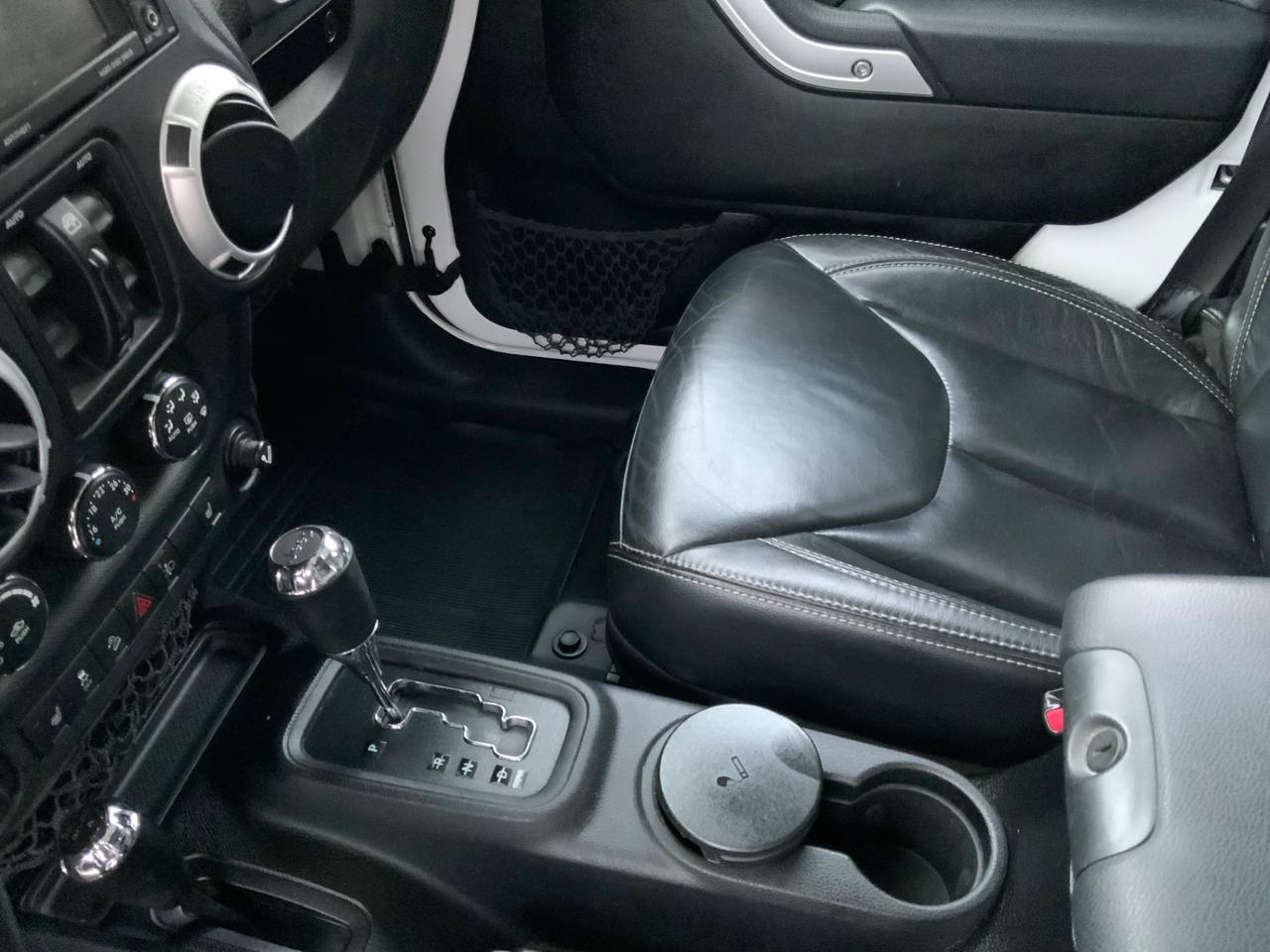 Jeep Wrangler Unlimited 2.8 CRD DPF Sahara Auto