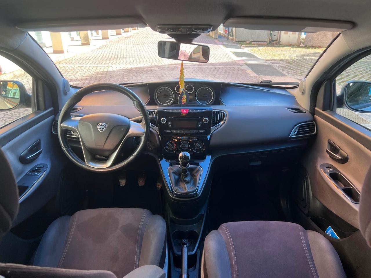 Lancia Ypsilon 0.9 TwinAir 85 CV 5 porte Metano Ecochic Gold