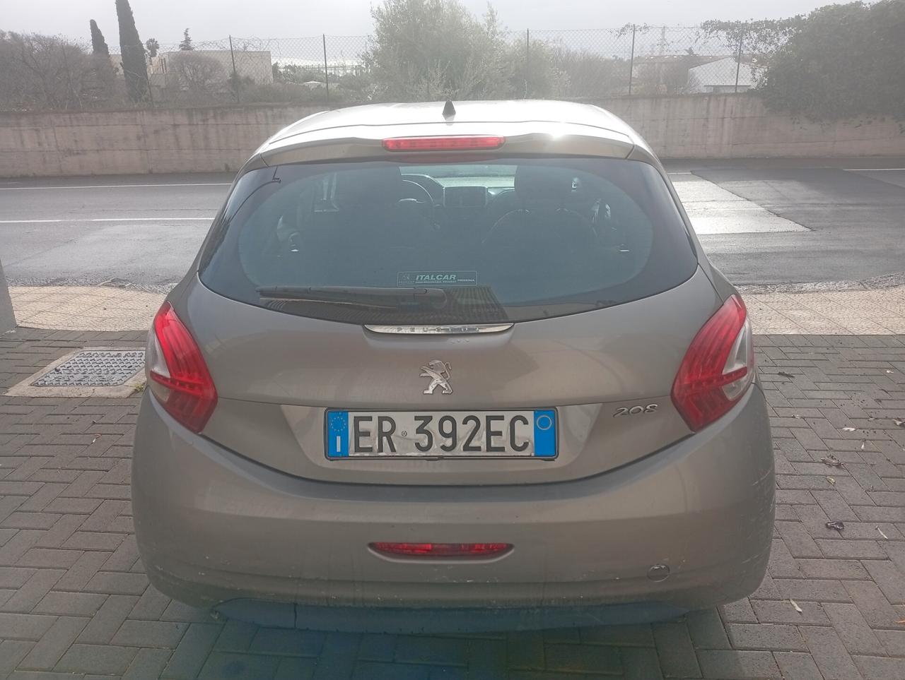 Peugeot 208 1.4 HDi 68 CV 5 porte Allure