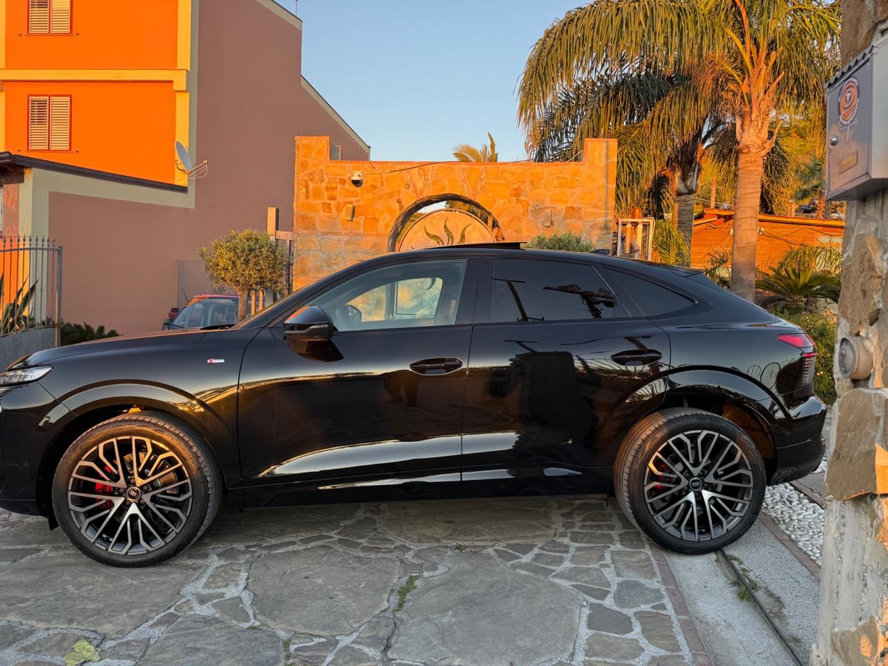 Audi Q3 35 TDI quattro S tronic line Head Up Display Led Pelle Tetto Apribile Navy Camera 360• Matrix