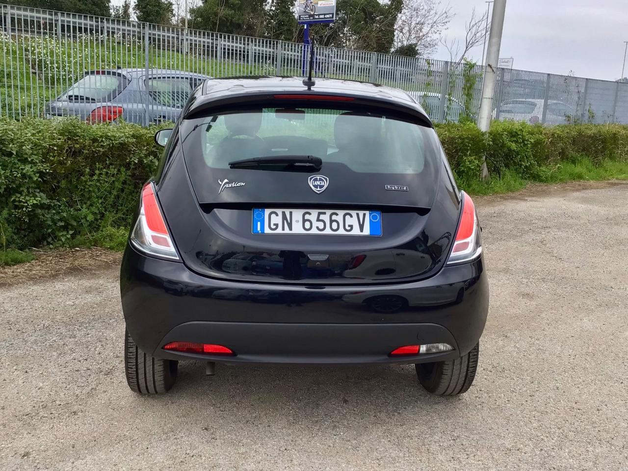 Lancia Ypsilon 1.0 FireFly S&S Hybryd Gold 5posti