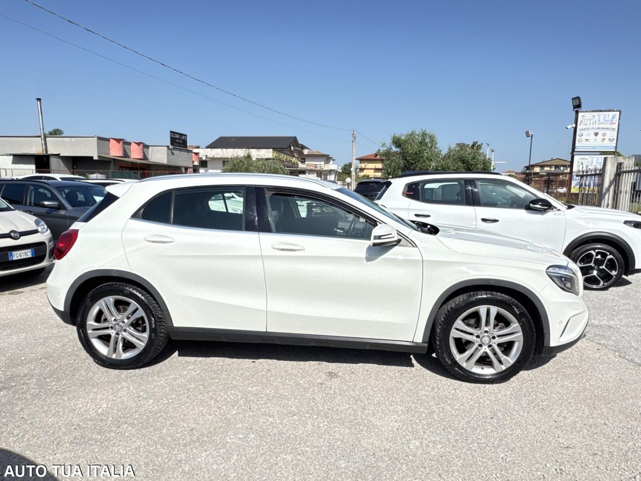 MERCEDES-BENZ GLA 200CDI PREMIUM PER NEOPATENTATI