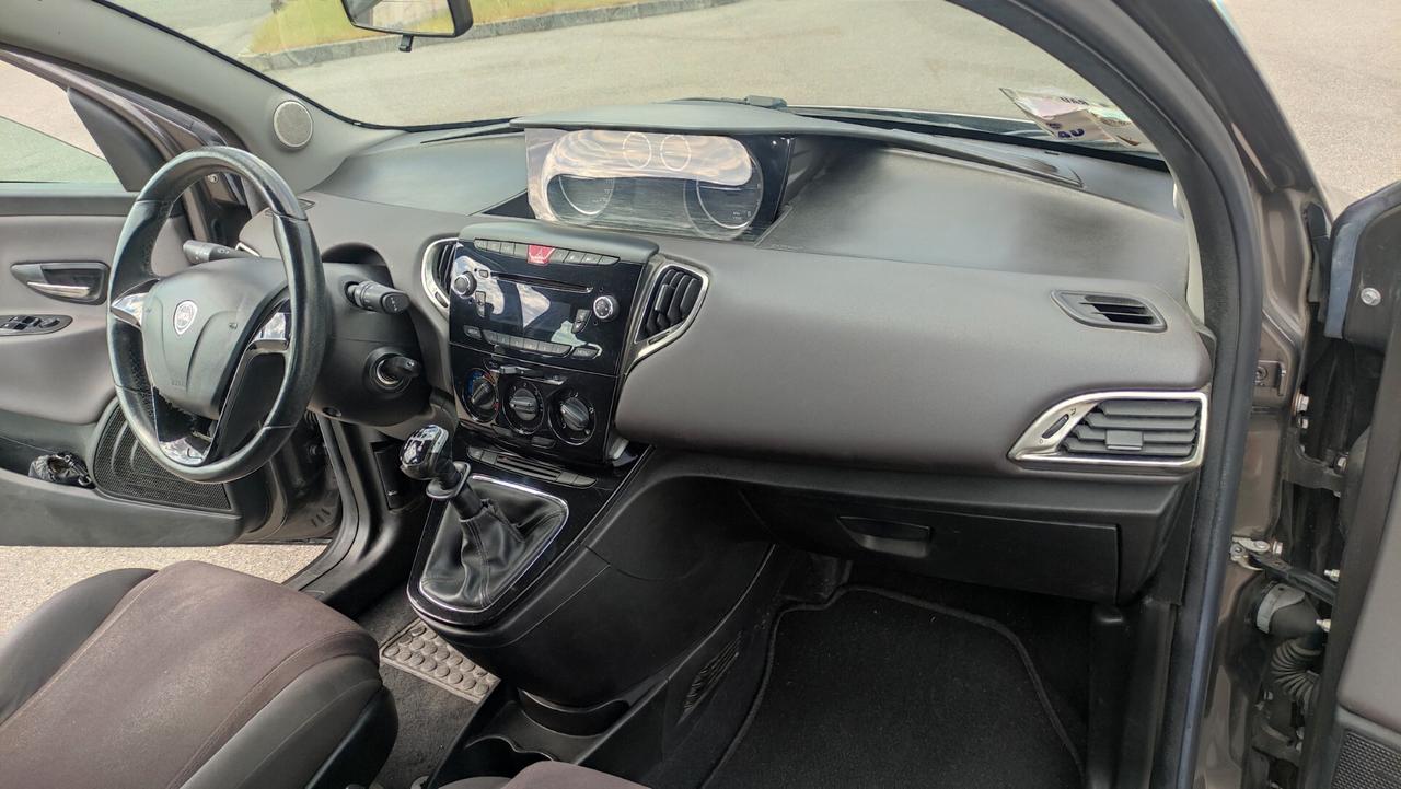 Lancia Ypsilon 1.2 5 p. GPL Ecochic NEOPATENTATI - 2013