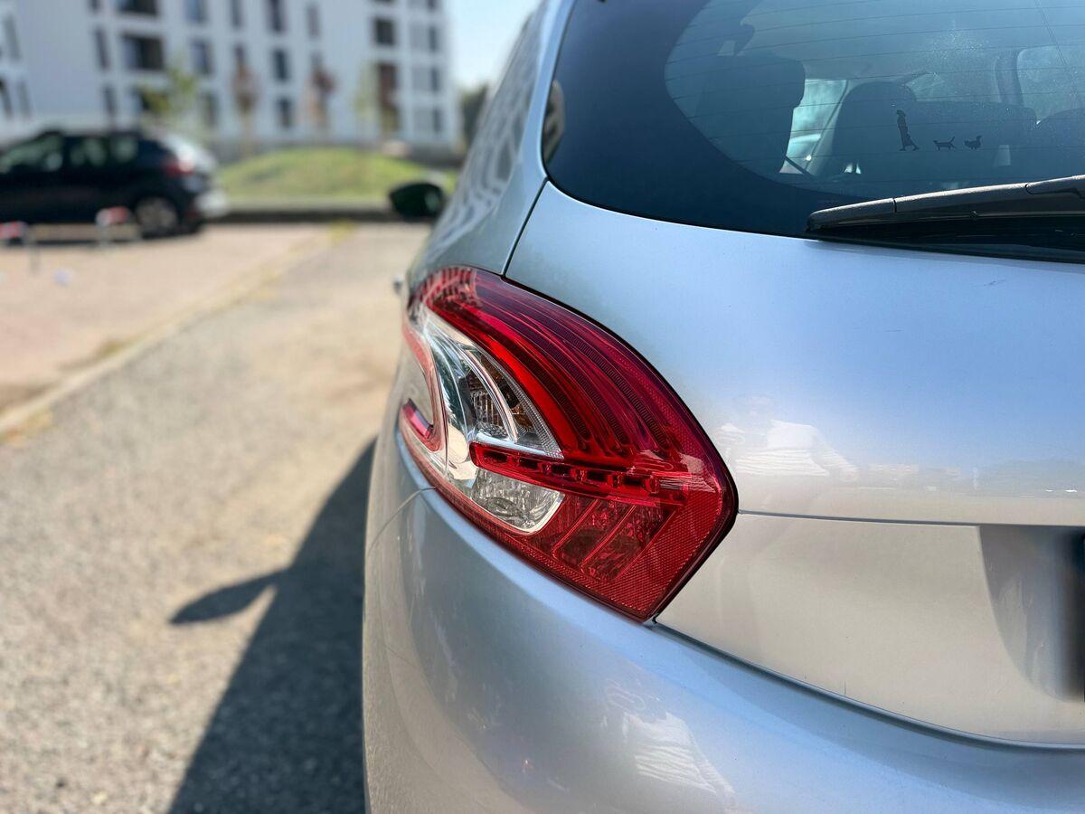 Peugeot 208 208 1.2 PT Allure s&s 5p etg5 E6
