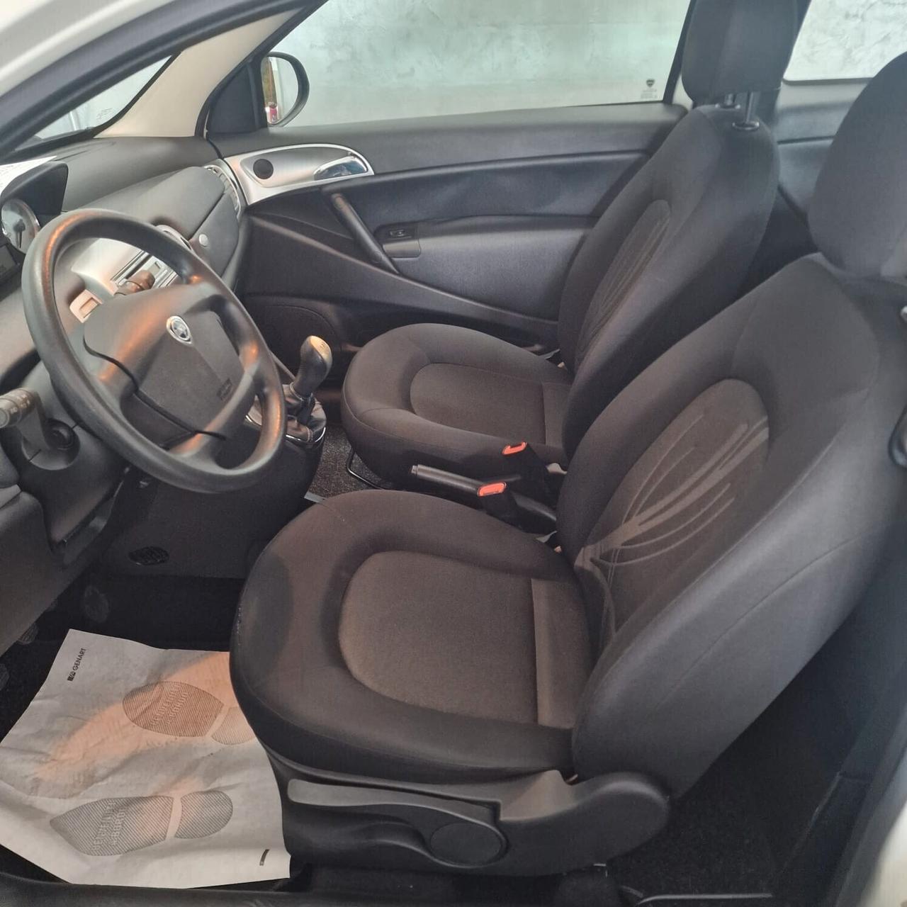 Lancia Ypsilon 1.3 MJT 75 CV Unyca