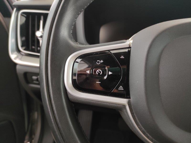 VOLVO V60 (2018-->) - V60 D3 AWD Geartronic Business