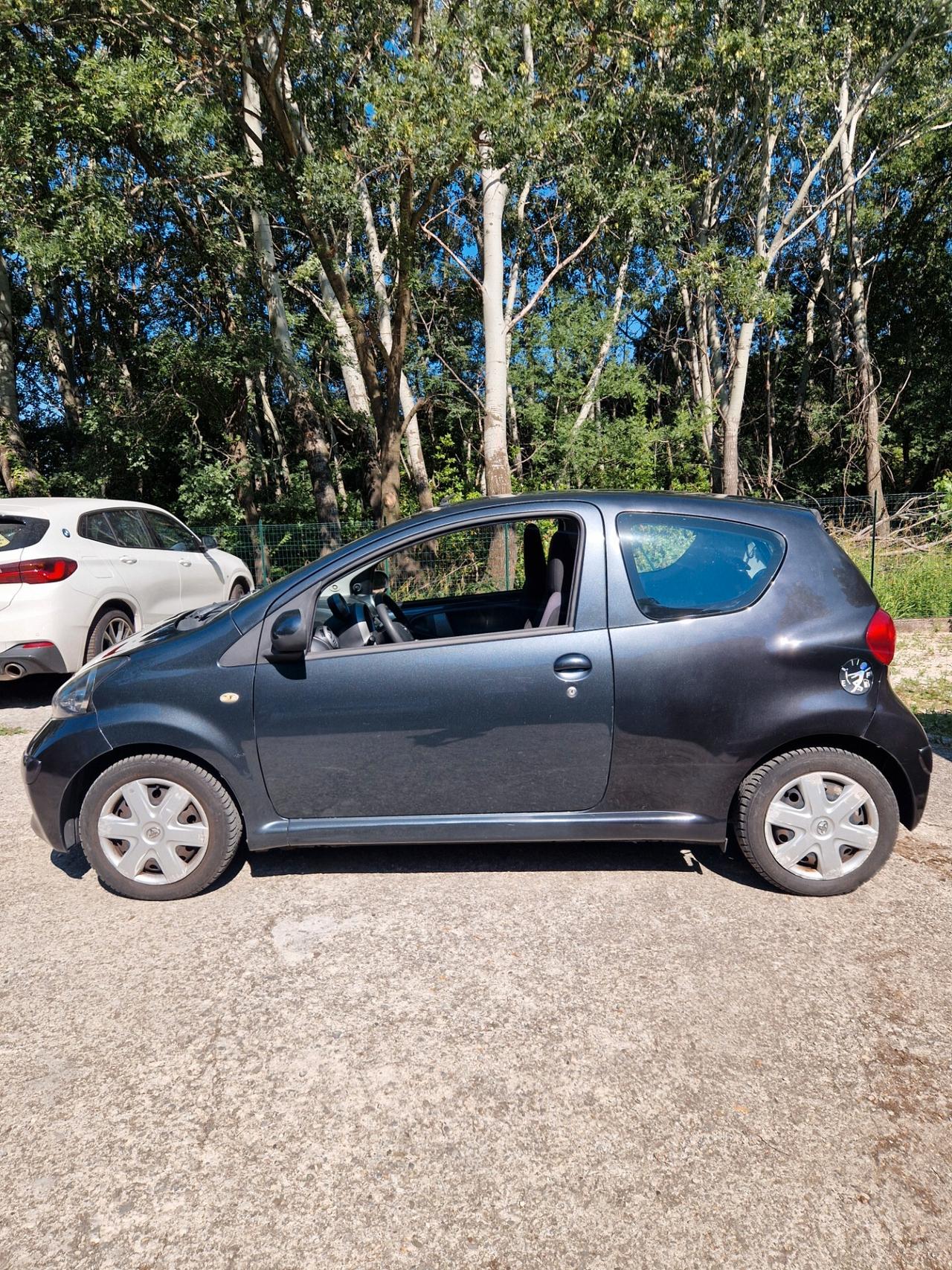 Toyota Aygo 1.0 Benz 68cv - Garanzia 12 mesi