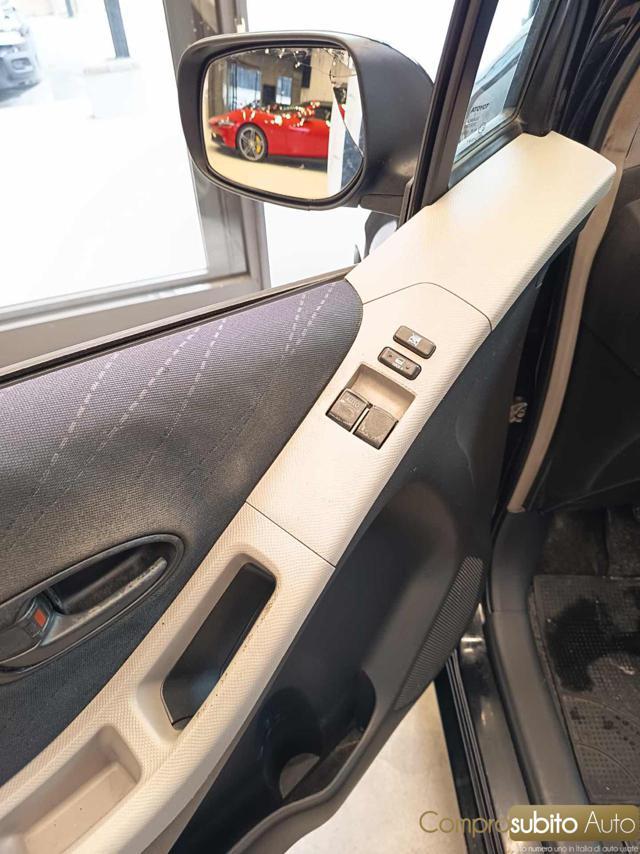 TOYOTA Yaris 1.0 5 porte