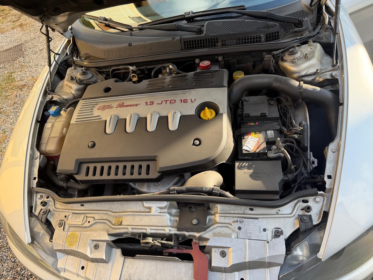 Alfa Romeo 147 1.9 JTD M-JET 16V 5 porte Black Line